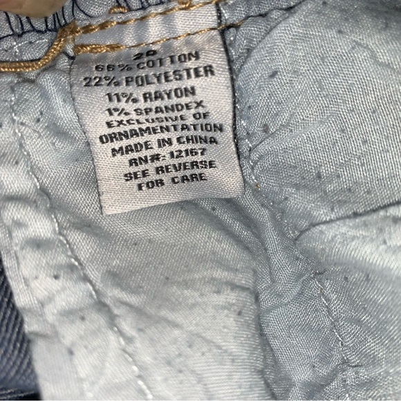 THREAD MARKET Plus Acid Washed Lace Embellished Raw Hem Shorts Sz 20 - Picture 4 of 7